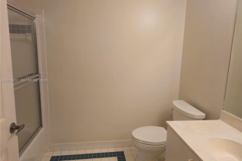 Condo in Miami Lakes, Florida, 3 bedrooms № 2269693 - photo 13