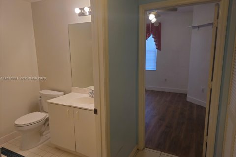 Condo in Miami Lakes, Florida, 3 bedrooms № 2269693 - photo 14