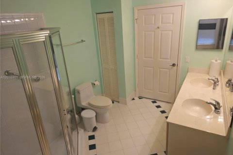 Condo in Miami Lakes, Florida, 3 bedrooms № 2269693 - photo 6
