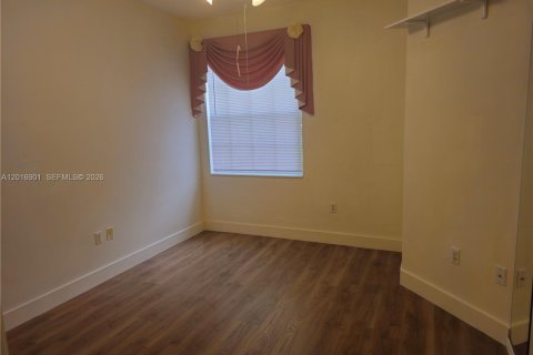 Condo in Miami Lakes, Florida, 3 bedrooms № 2269693 - photo 12