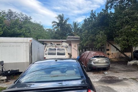 Villa ou maison à vendre à Miami Shores, Floride: 4 chambres, 153.38 m2 № 1954307 - photo 1