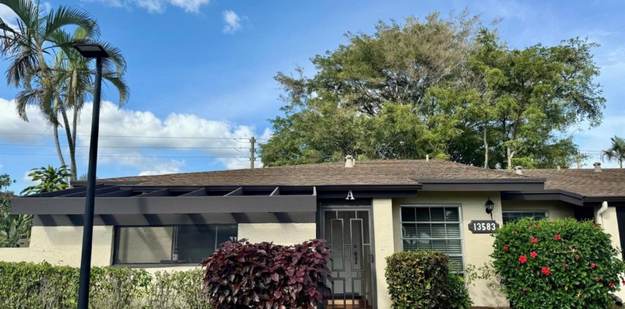 House in Delray Beach, Florida 2 bedrooms, 109.62 sq.m. № 1022233