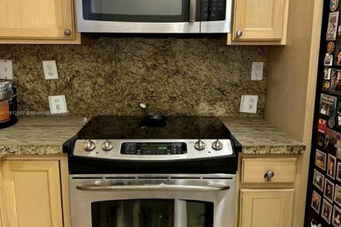 Copropriété à louer à South Miami, Floride: 2 chambres, 93.83 m2 № 1971490 - photo 6