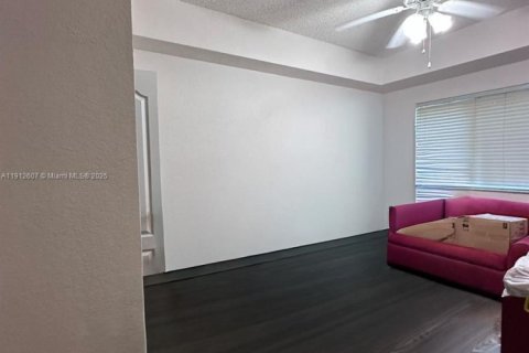 Copropriété à louer à South Miami, Floride: 2 chambres, 93.83 m2 № 1971490 - photo 10