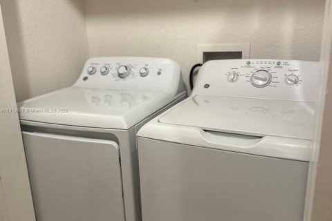 Copropriété à louer à South Miami, Floride: 2 chambres, 93.83 m2 № 1971490 - photo 9