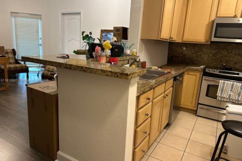 Copropriété à louer à South Miami, Floride: 2 chambres, 93.83 m2 № 1971490 - photo 7