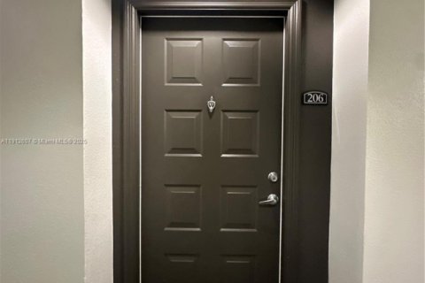 Copropriété à louer à South Miami, Floride: 2 chambres, 93.83 m2 № 1971490 - photo 17