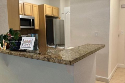 Copropriété à louer à South Miami, Floride: 2 chambres, 93.83 m2 № 1971490 - photo 5