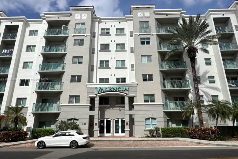 Copropriété à louer à South Miami, Floride: 2 chambres, 93.83 m2 № 1971490 - photo 2