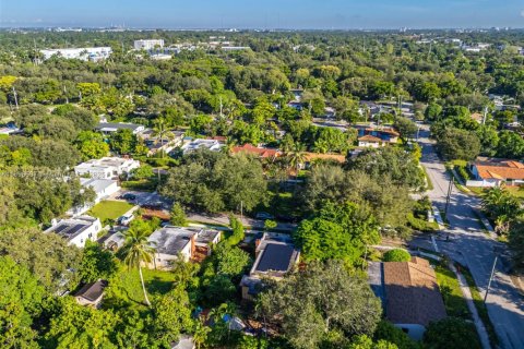 House in North Miami, Florida 3 bedrooms, 140.75 sq.m. № 1953253 - photo 23