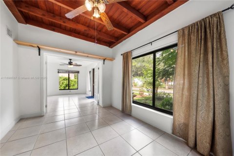 House in North Miami, Florida 3 bedrooms, 140.75 sq.m. № 1953253 - photo 7