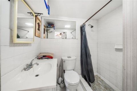 House in North Miami, Florida 3 bedrooms, 140.75 sq.m. № 1953253 - photo 20