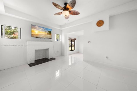 House in North Miami, Florida 3 bedrooms, 140.75 sq.m. № 1953253 - photo 8