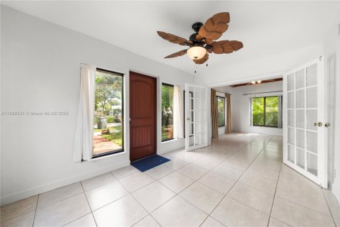 House in North Miami, Florida 3 bedrooms, 140.75 sq.m. № 1953253 - photo 4