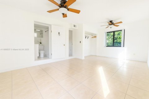 House in North Miami, Florida 3 bedrooms, 140.75 sq.m. № 1953253 - photo 19