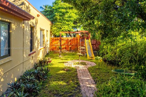 House in North Miami, Florida 3 bedrooms, 140.75 sq.m. № 1953253 - photo 2