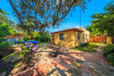 House in North Miami, Florida 3 bedrooms, 140.75 sq.m. № 1953253 - photo 21