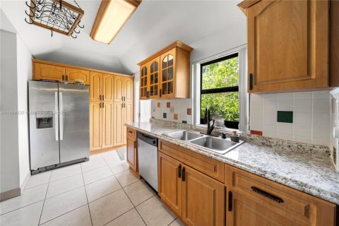 House in North Miami, Florida 3 bedrooms, 140.75 sq.m. № 1953253 - photo 12