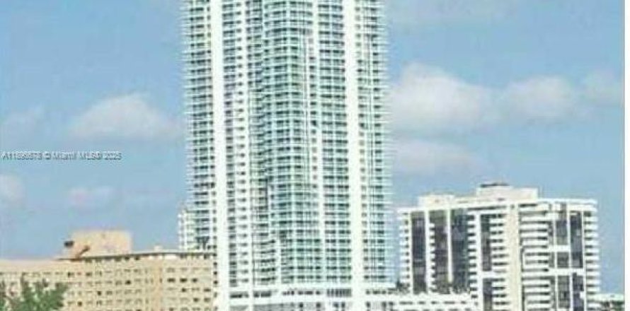 Кондоминиум с 2 спальнями в Майами-Бич, Флорида № 1948354