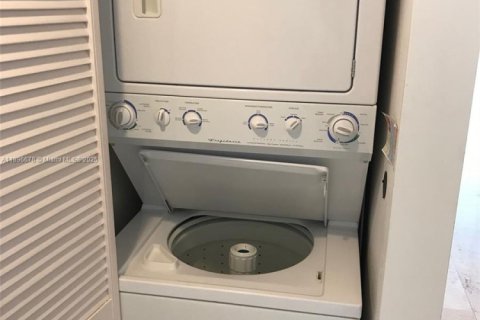 Снять в аренду кондоминиум в Майами-Бич, Флорида 2 спальни, 122.82м2, № 1948354 - фото 13