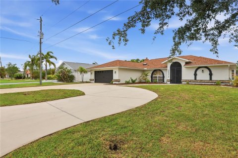 Villa ou maison à vendre à Punta Gorda, Floride: 3 chambres, 208.57 m2 № 2151891 - photo 2