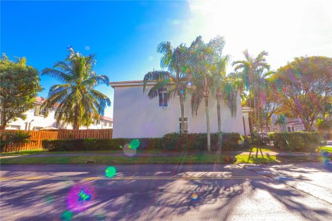 Touwnhouse à louer à Doral, Floride: 3 chambres, 155.7 m2 № 2028184 - photo 3