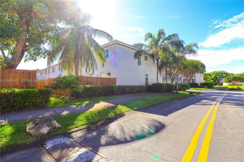 Touwnhouse à louer à Doral, Floride: 3 chambres, 155.7 m2 № 2028184 - photo 5