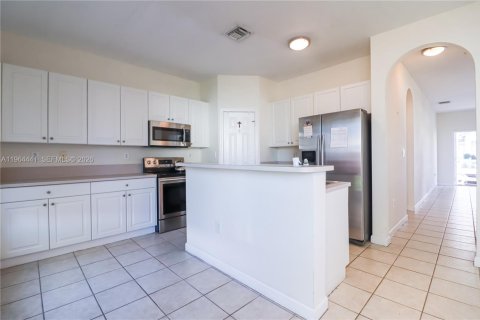 Touwnhouse à louer à Doral, Floride: 3 chambres, 155.7 m2 № 2028184 - photo 19