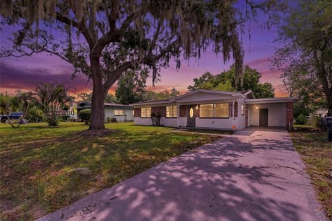 House in Tampa, Florida 3 bedrooms, 122.63 sq.m. № 2215971