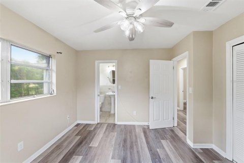 Villa ou maison à vendre à Tampa, Floride: 3 chambres, 122.63 m2 № 2215971 - photo 15