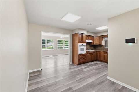 Villa ou maison à vendre à Tampa, Floride: 3 chambres, 122.63 m2 № 2215971 - photo 10