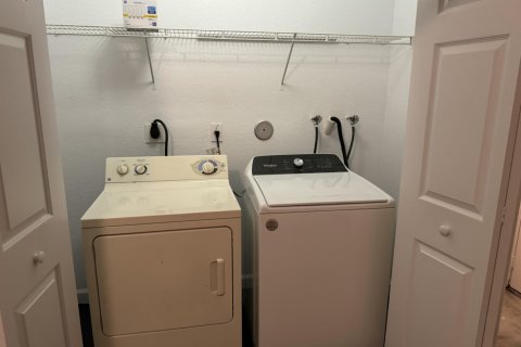 Townhouse in Royal Palm Beach, Florida 3 bedrooms, 179.49 sq.m. № 1145793 - photo 1