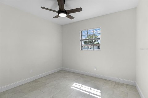 Casa en venta en Tampa, Florida, 4 dormitorios, 129.32 m2 № 1884688 - foto 14