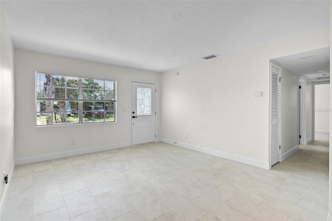 Casa en venta en Tampa, Florida, 4 dormitorios, 129.32 m2 № 1884688 - foto 5
