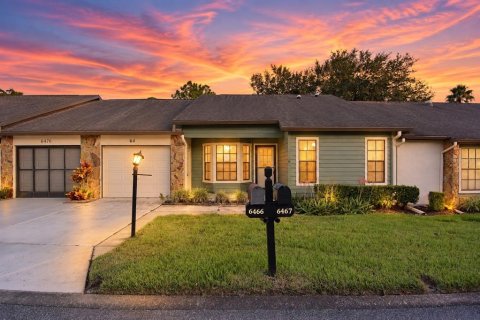 Casa en Spring Hill, Florida 2 dormitorios, 120.4 m2 № 2369297