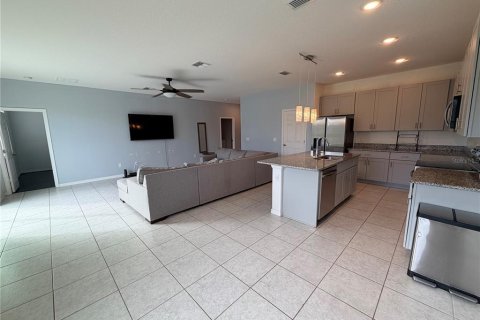 Villa ou maison à vendre à Haines City, Floride: 4 chambres, 176.51 m2 № 2402840 - photo 9