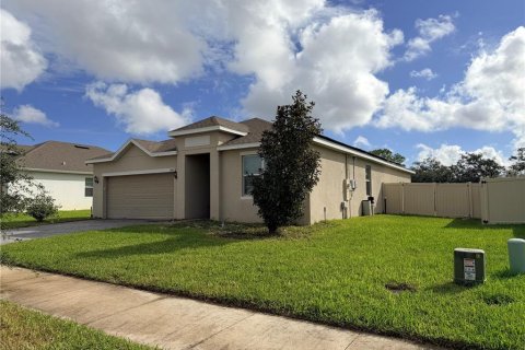 Villa ou maison à vendre à Haines City, Floride: 4 chambres, 176.51 m2 № 2402840 - photo 3