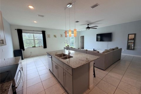 Villa ou maison à vendre à Haines City, Floride: 4 chambres, 176.51 m2 № 2402840 - photo 8