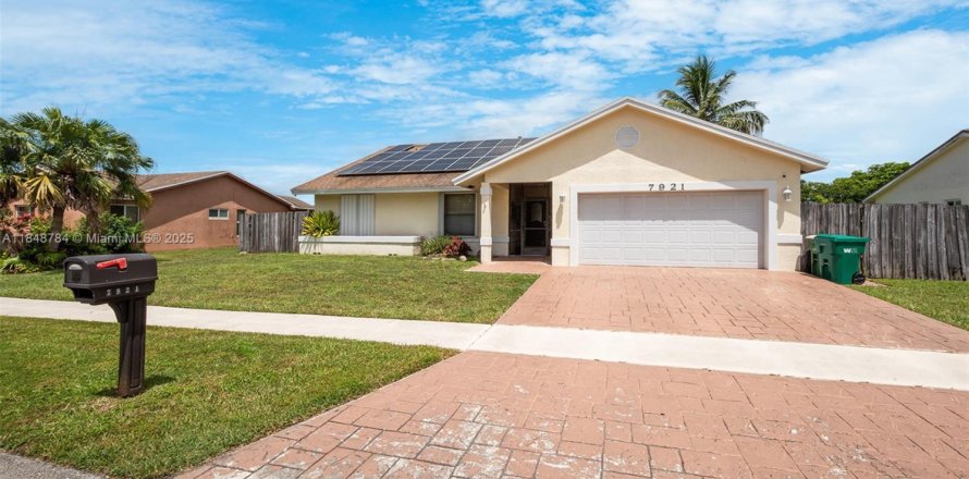 Casa en Tamarac, Florida 3 dormitorios, 171.78 m2 № 1851974