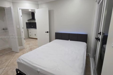 Propiedad comercial en alquiler en Miami, Florida, 1 dormitorio, 131.09 m2 № 2085013 - foto 5