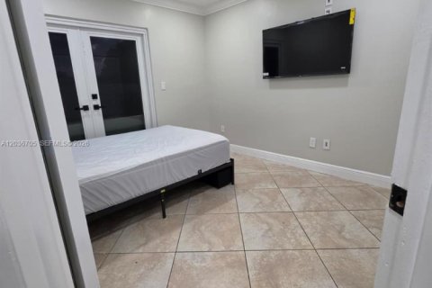 Propiedad comercial en alquiler en Miami, Florida, 1 dormitorio, 131.09 m2 № 2085013 - foto 6