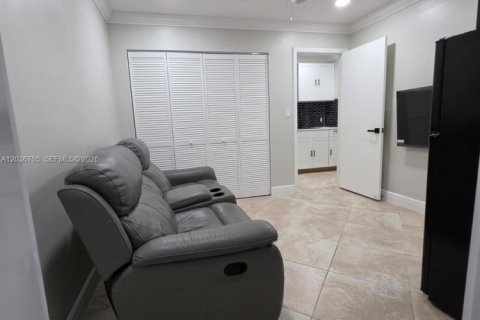 Propiedad comercial en alquiler en Miami, Florida, 1 dormitorio, 131.09 m2 № 2085013 - foto 3