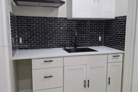 Propiedad comercial en alquiler en Miami, Florida, 1 dormitorio, 131.09 m2 № 2085013 - foto 8