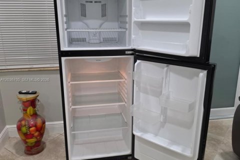 Propiedad comercial en alquiler en Miami, Florida, 1 dormitorio, 131.09 m2 № 2085013 - foto 10