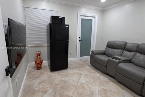 Propiedad comercial en Miami, Florida 1 dormitorio, 131.09 m2 № 2085013