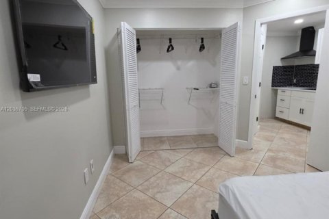 Propiedad comercial en alquiler en Miami, Florida, 1 dormitorio, 131.09 m2 № 2085013 - foto 7