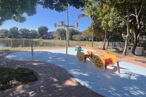 Condo in Miramar, Florida, 3 bedrooms № 1957314 - photo 30