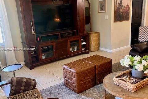 Condo in Miramar, Florida, 3 bedrooms № 1957314 - photo 4