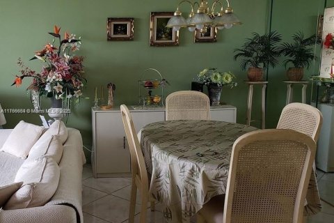 Condo in Lauderhill, Florida, 1 bedroom  № 1938517 - photo 13