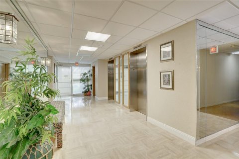 Condominio en alquiler en Lauderhill, Florida, 1 dormitorio, 72.46 m2 № 1938517 - foto 4